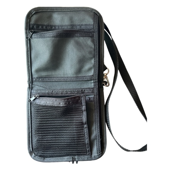 American Tourister Multi Compartment Passport Holder Travel Document Organizer - Picture 2 of 6